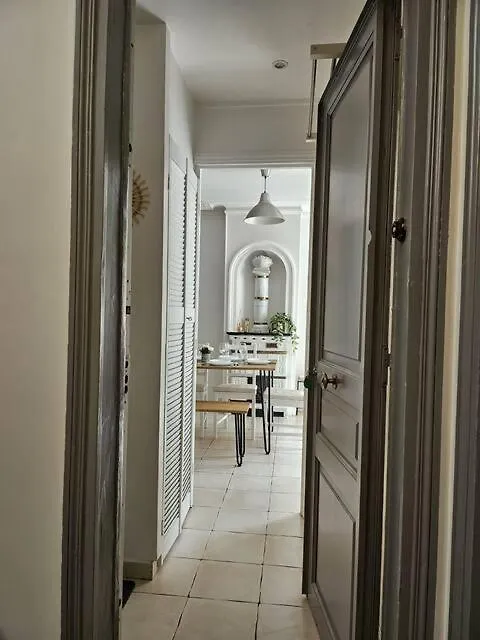 Apartment Charmant Nice Appartement 5 Personnes People Max Paris France